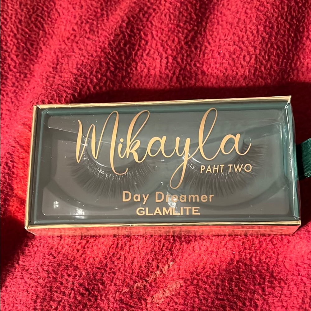 Mikayla Day Dreamer Lashes - Black